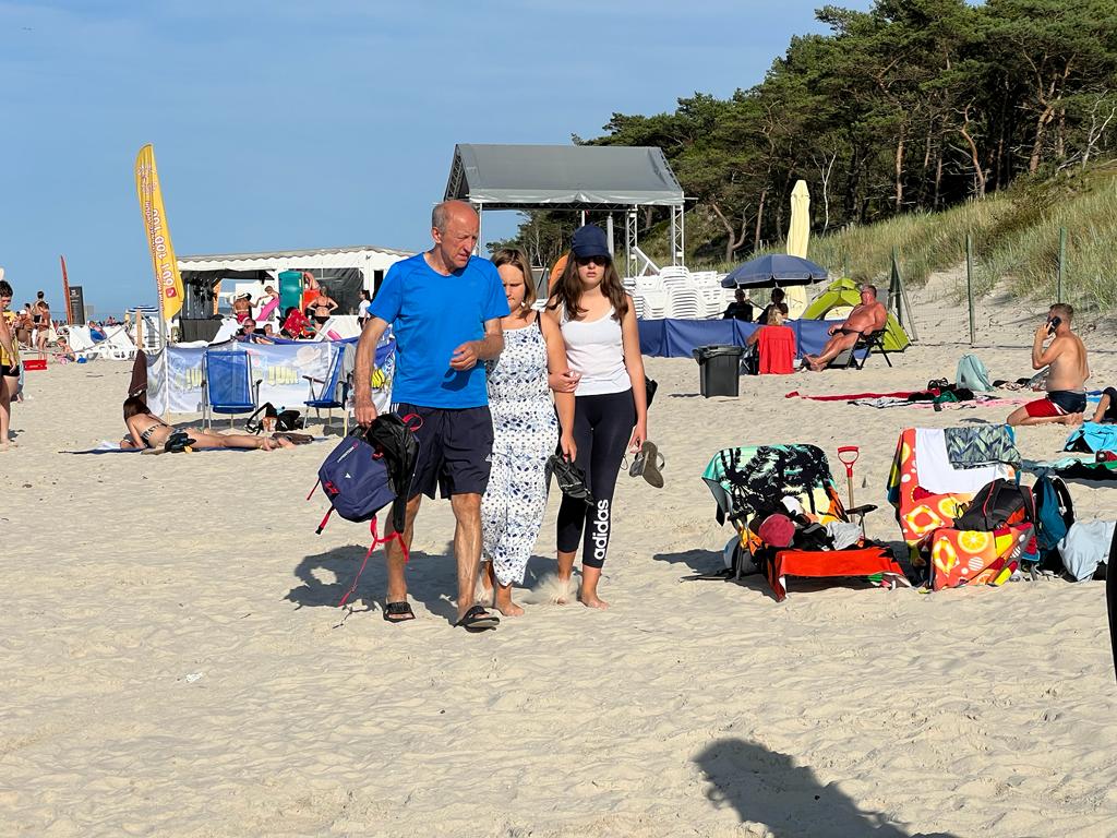 Uczestnicy turnusu na plaży.