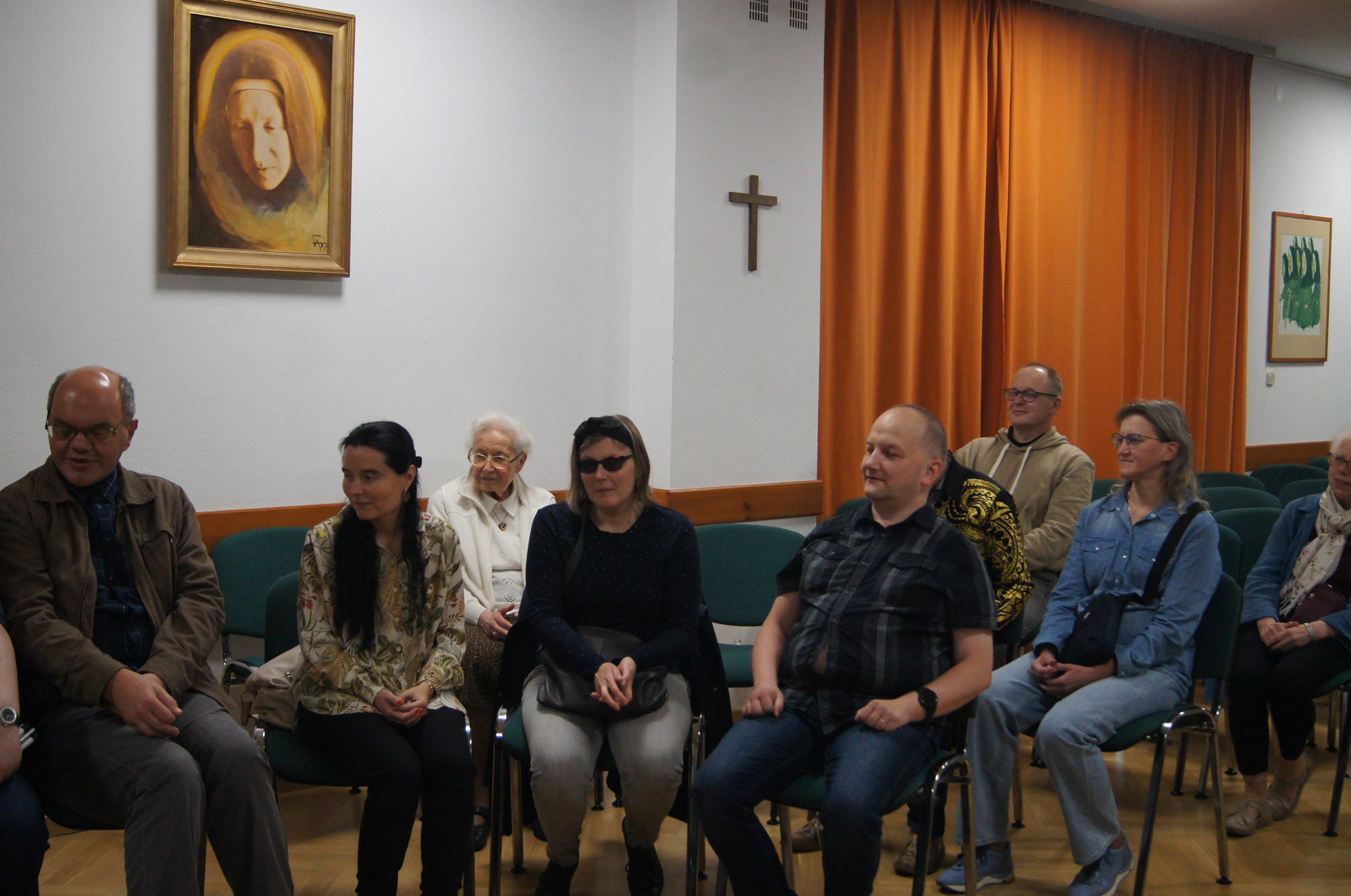 Rozmowy w grupach.