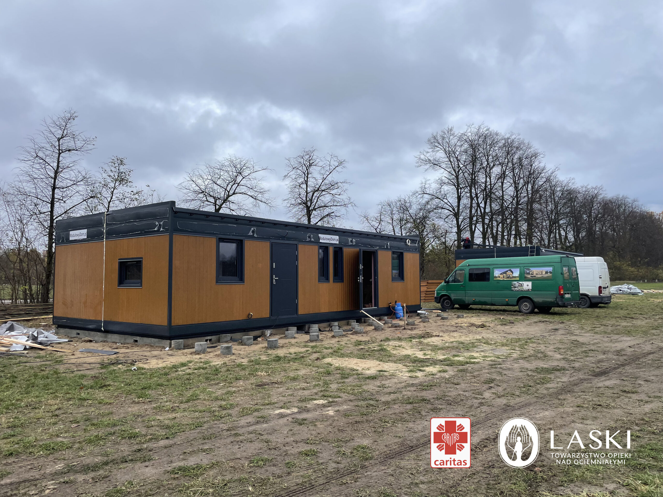 Domek modułowy w Laskach.