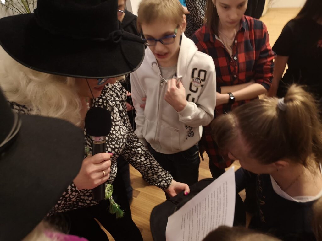 Losowanie karteczek i odczytywanie kim będzie z zawodu Twój przyszły mąż?