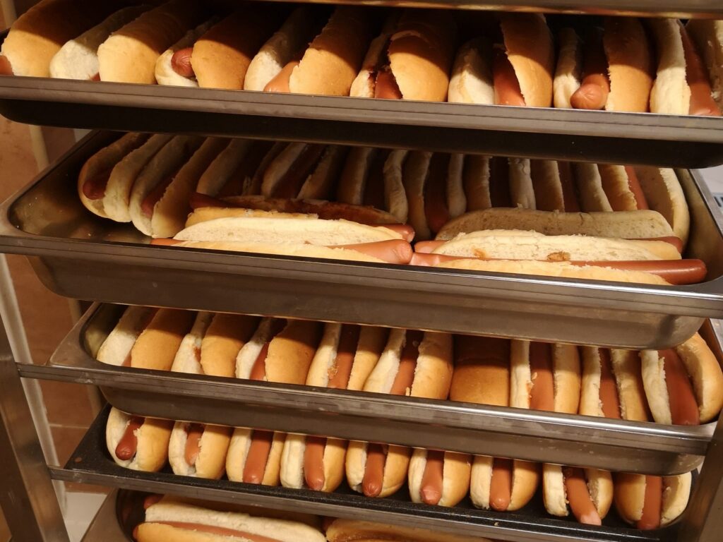 blaszki z hot dogami