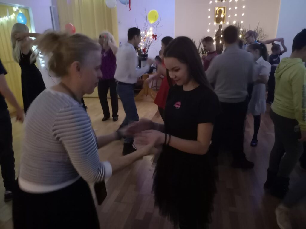 Pani Małgosia tańczy z Oliwią