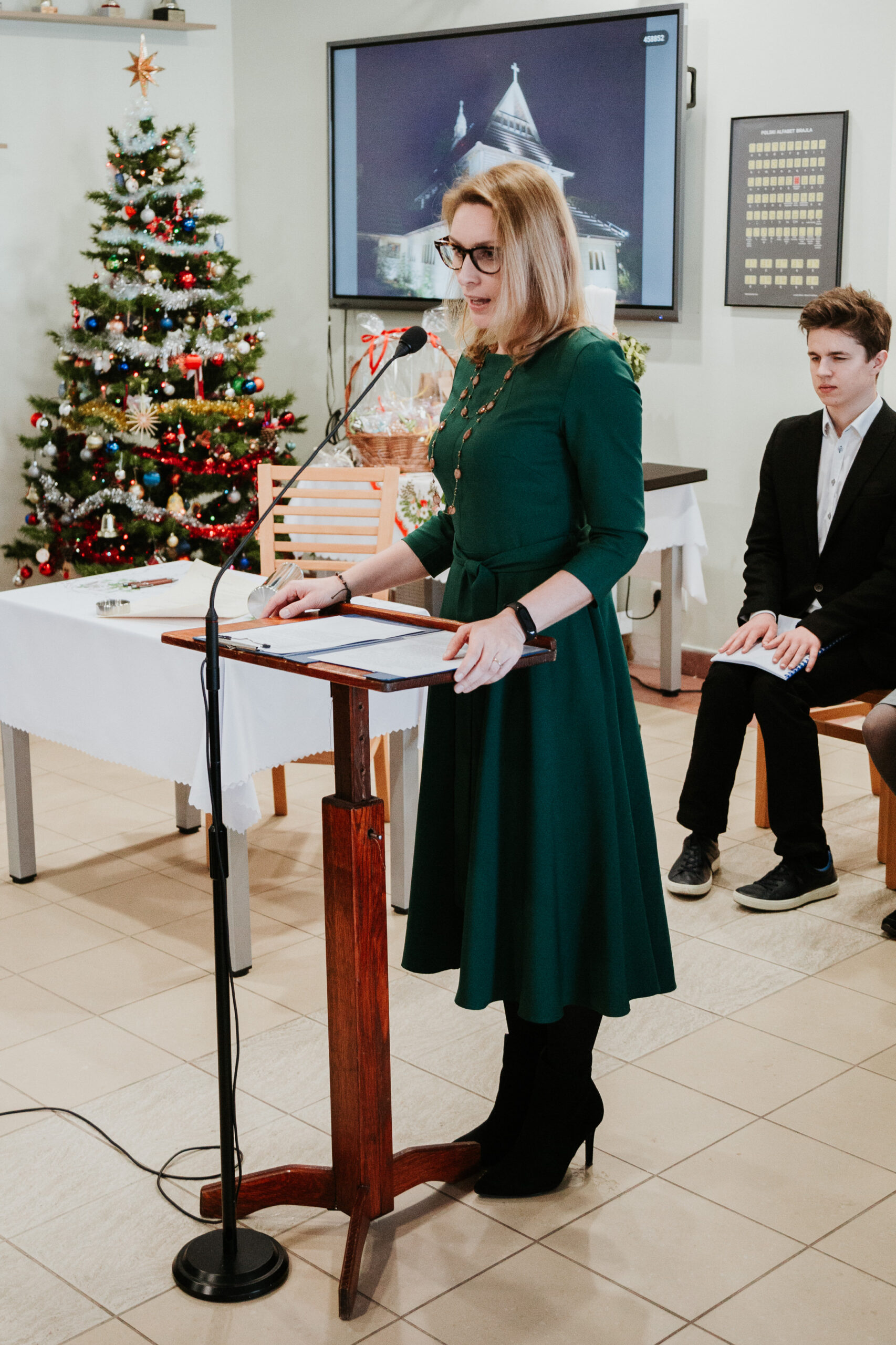 Dyrektor Kamila Miler-Zdanowska wita gości.