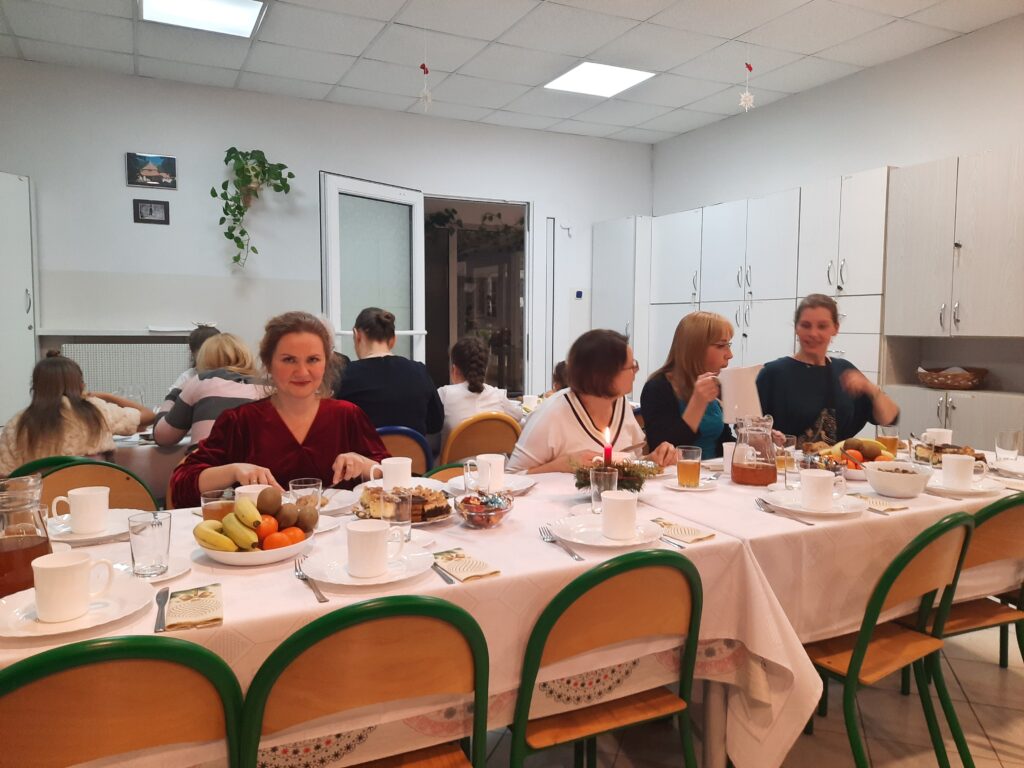 Panie zajęć dodatkowych w trakcie kolacji