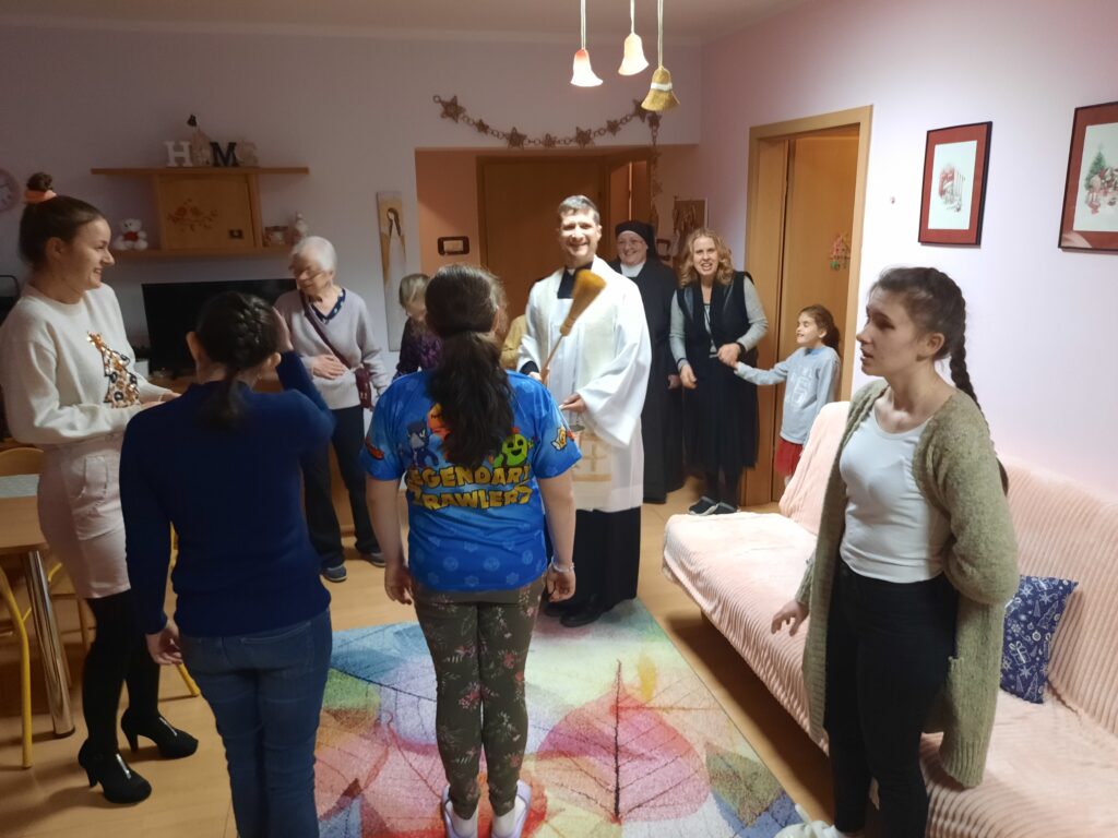 W  grupie I podczas święcenia