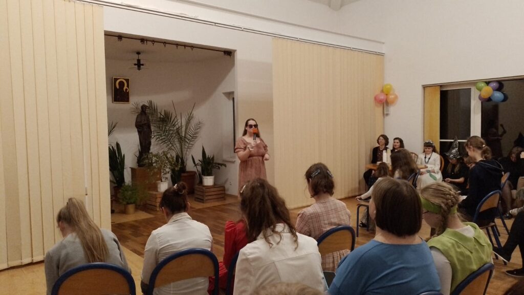 Julita Bugajska – „Szary świat” –Sanah