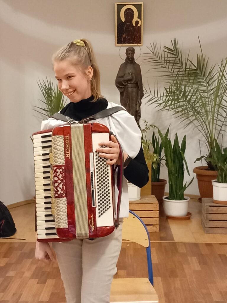 Polina Popowa- utwór na akordeon – „Pojedziemy na łów