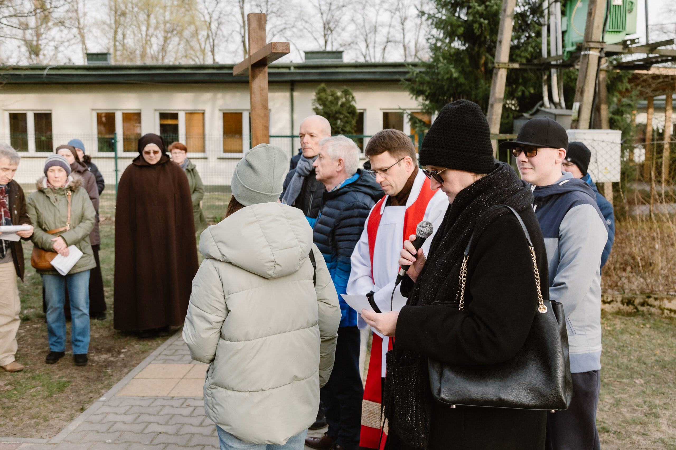 Rozważania kolejnej stacji obok szkół ponadpodstawowych.