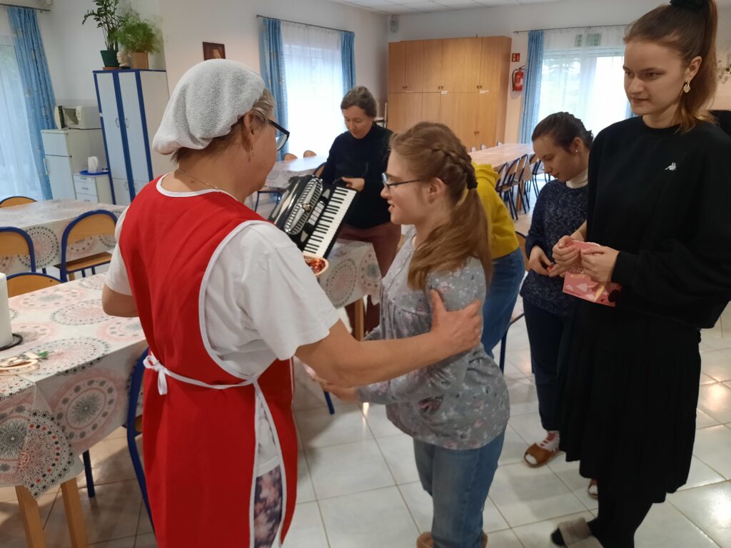 Liza składa życzenia pani Bożenie