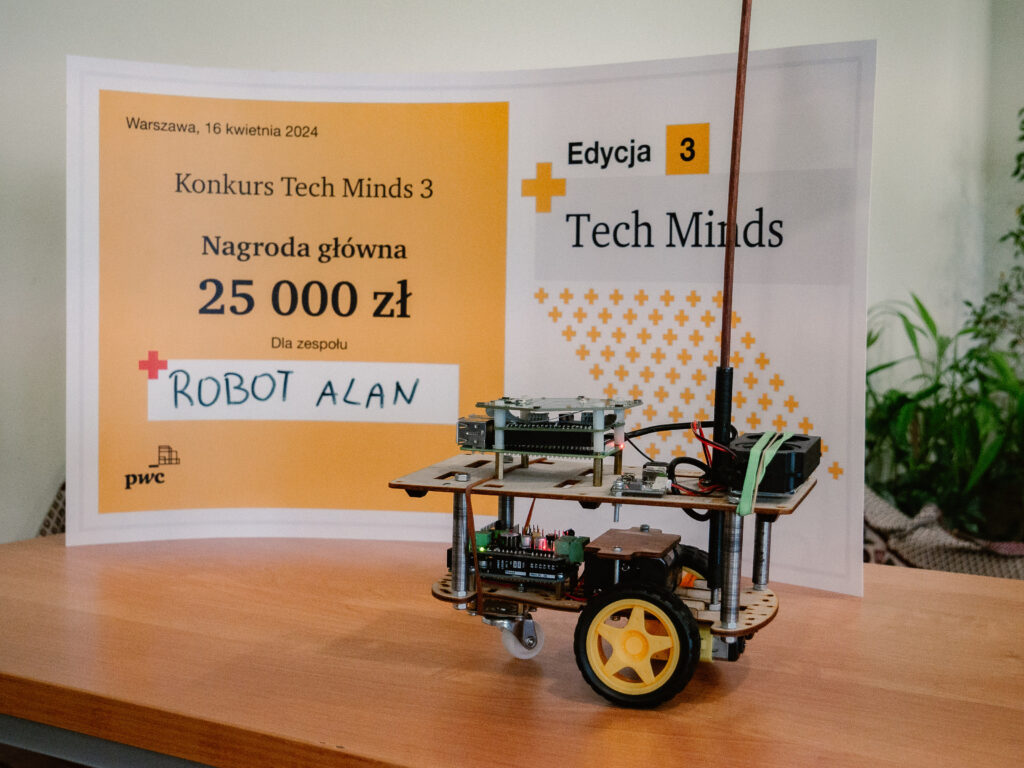 Nagroda główna i robot Alan.