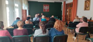 Wszyscy zebrani na sali w Domu Przyjaciół