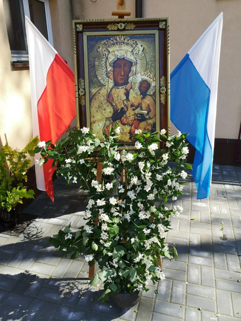 Udekorowany obraz Matki Bożej