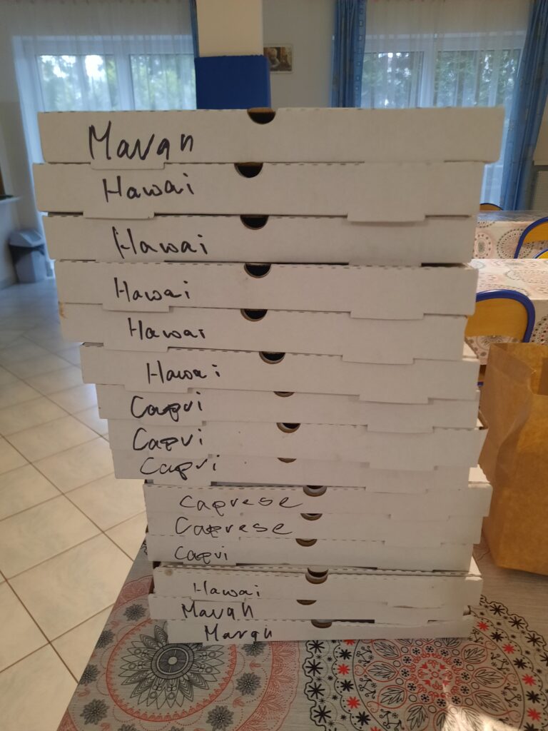 Gorące pizze w oczekiwaniu na konsumpcję