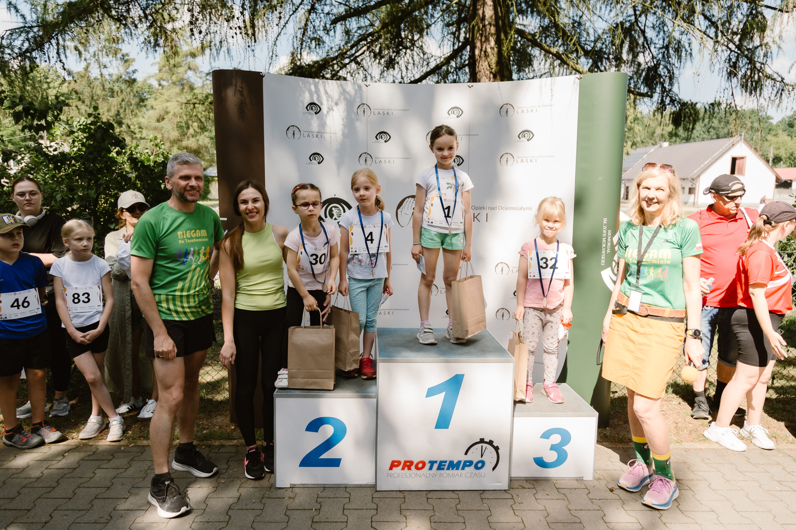 Dzieci na podium.