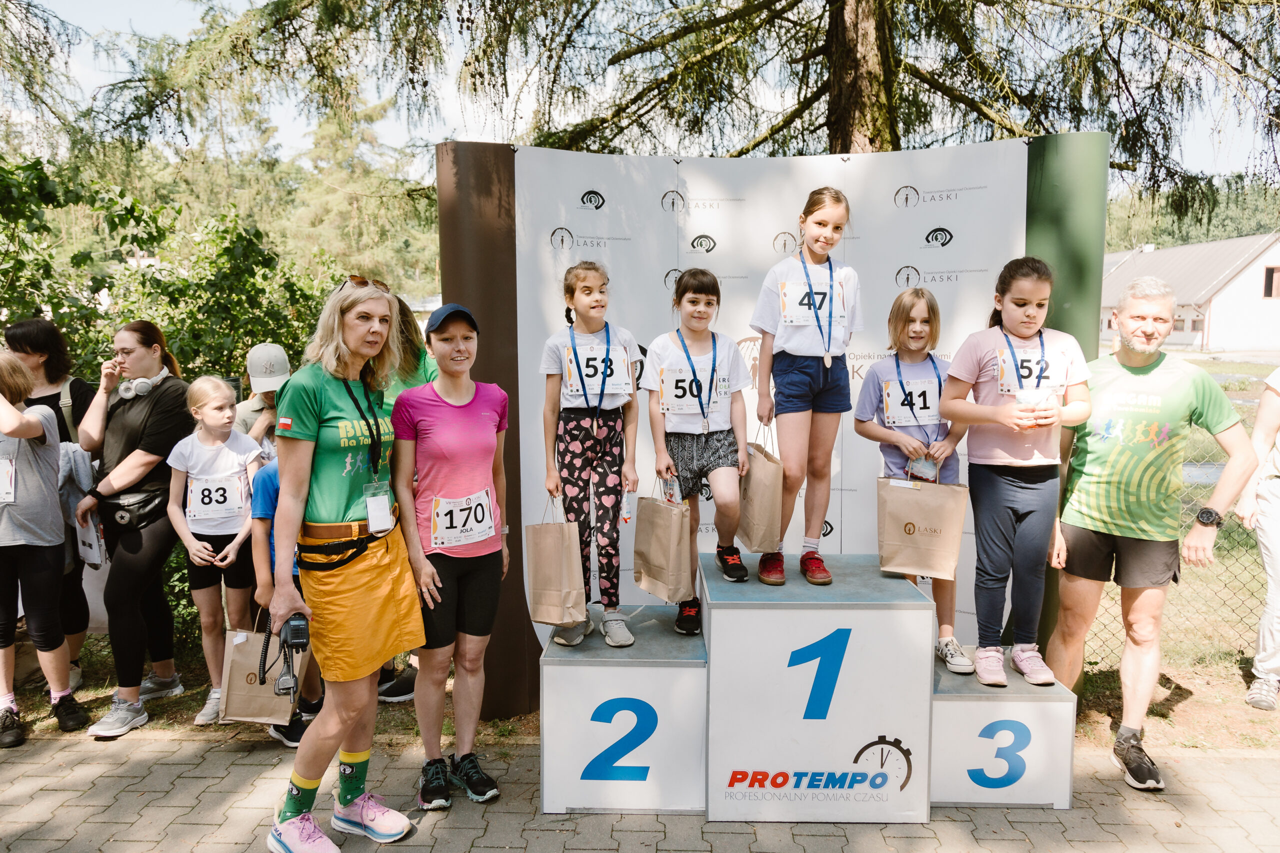 Dzieci na podium.