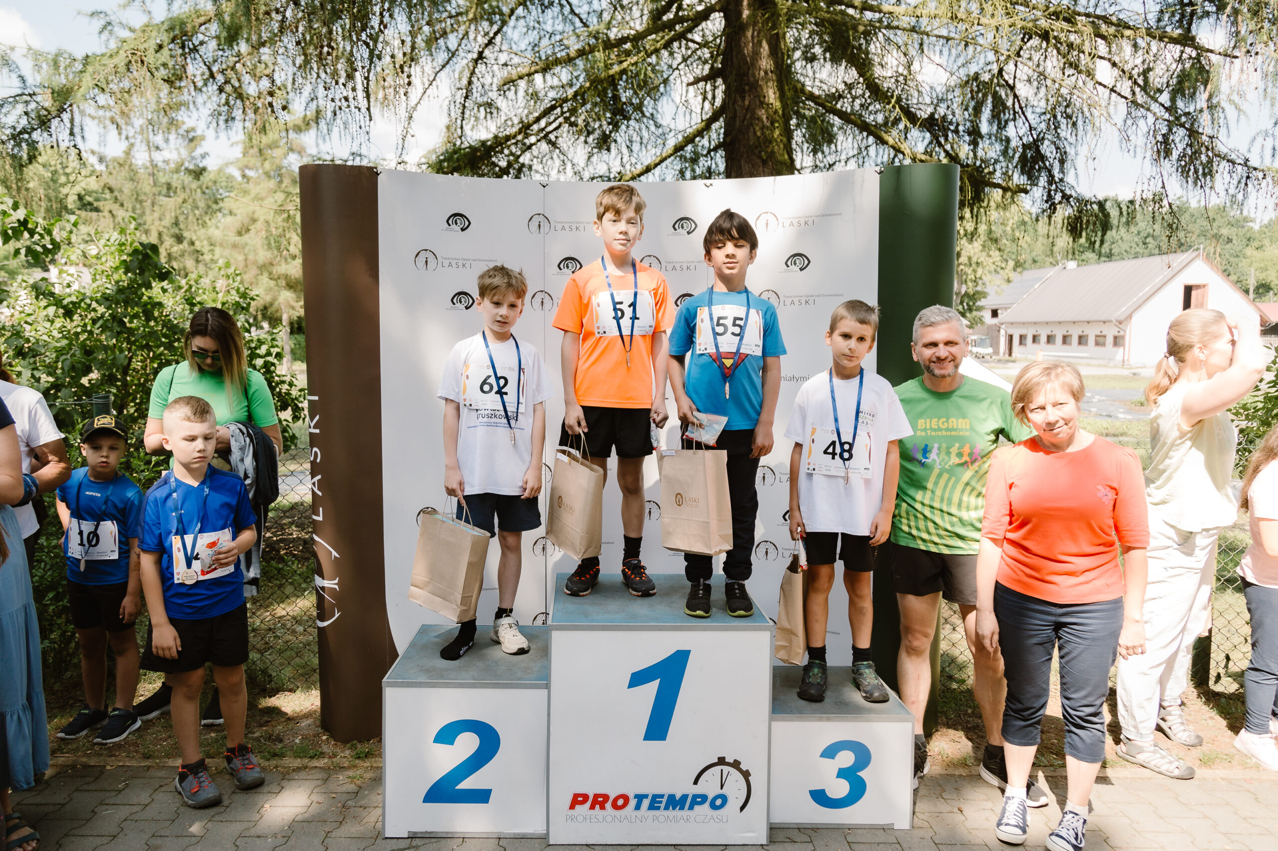 Dzieci na podium.