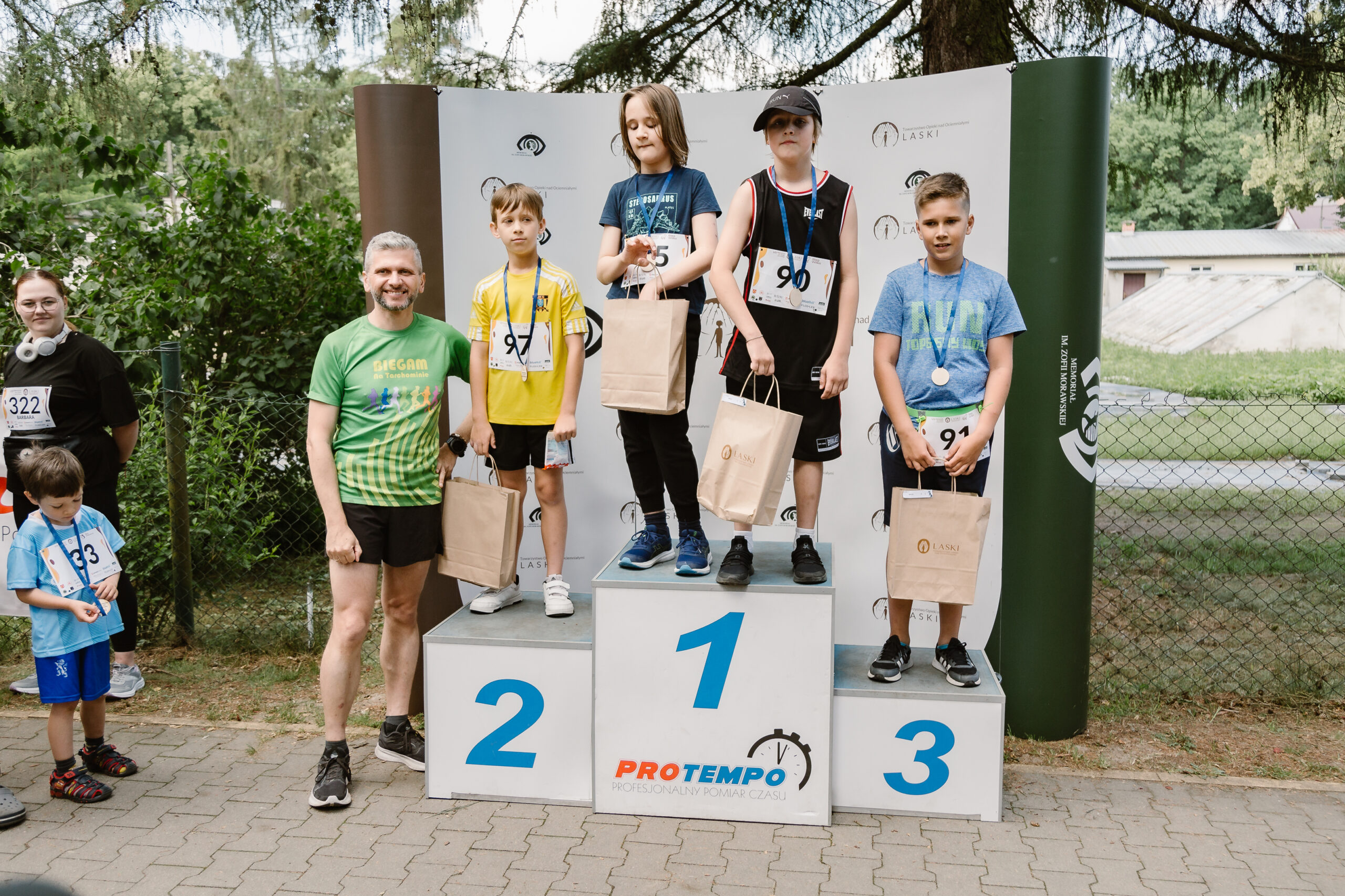 Dzieci na podium.