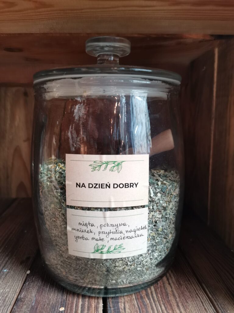  Duży słój z herbatą  na dzień dobry