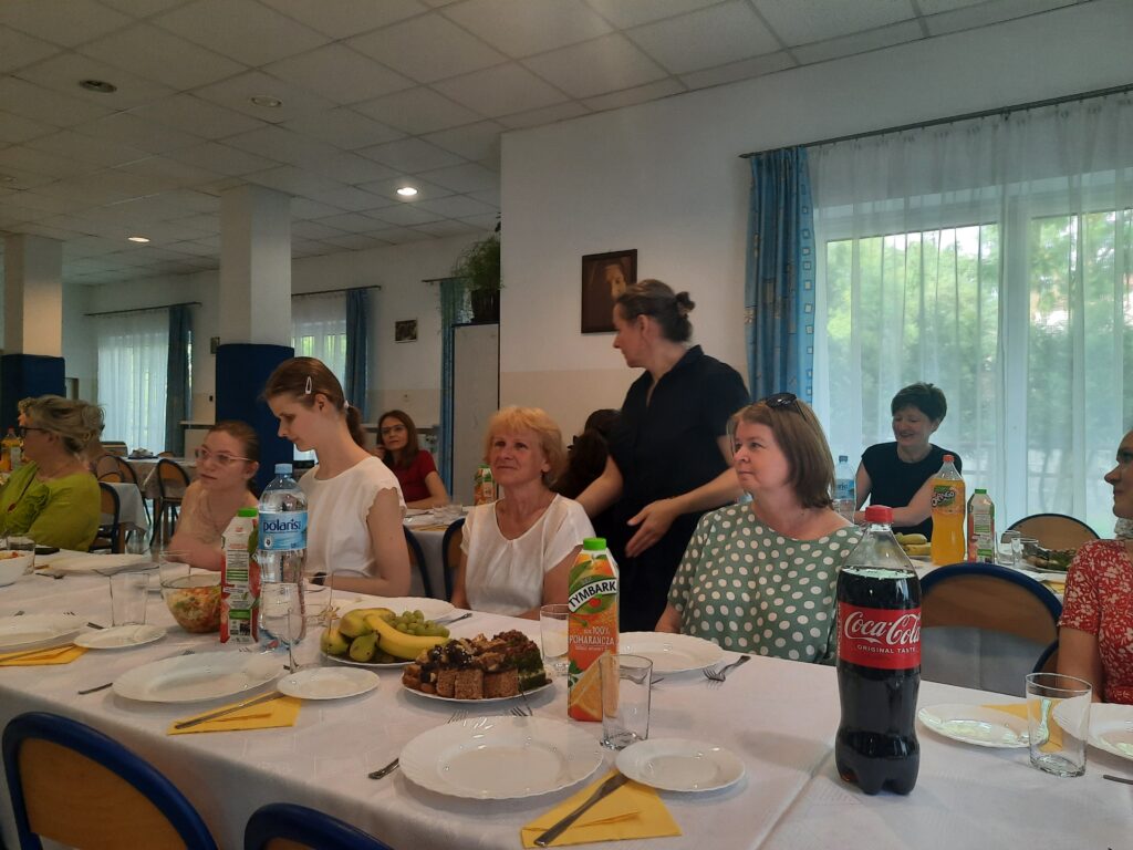 Pani Edyta w towarzystwie pani Hani, dziewcząt Julki, Pauliny