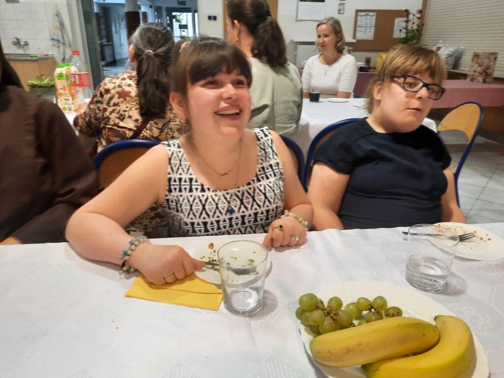Sandra z Olą podczas kolacji pożegnalnej
