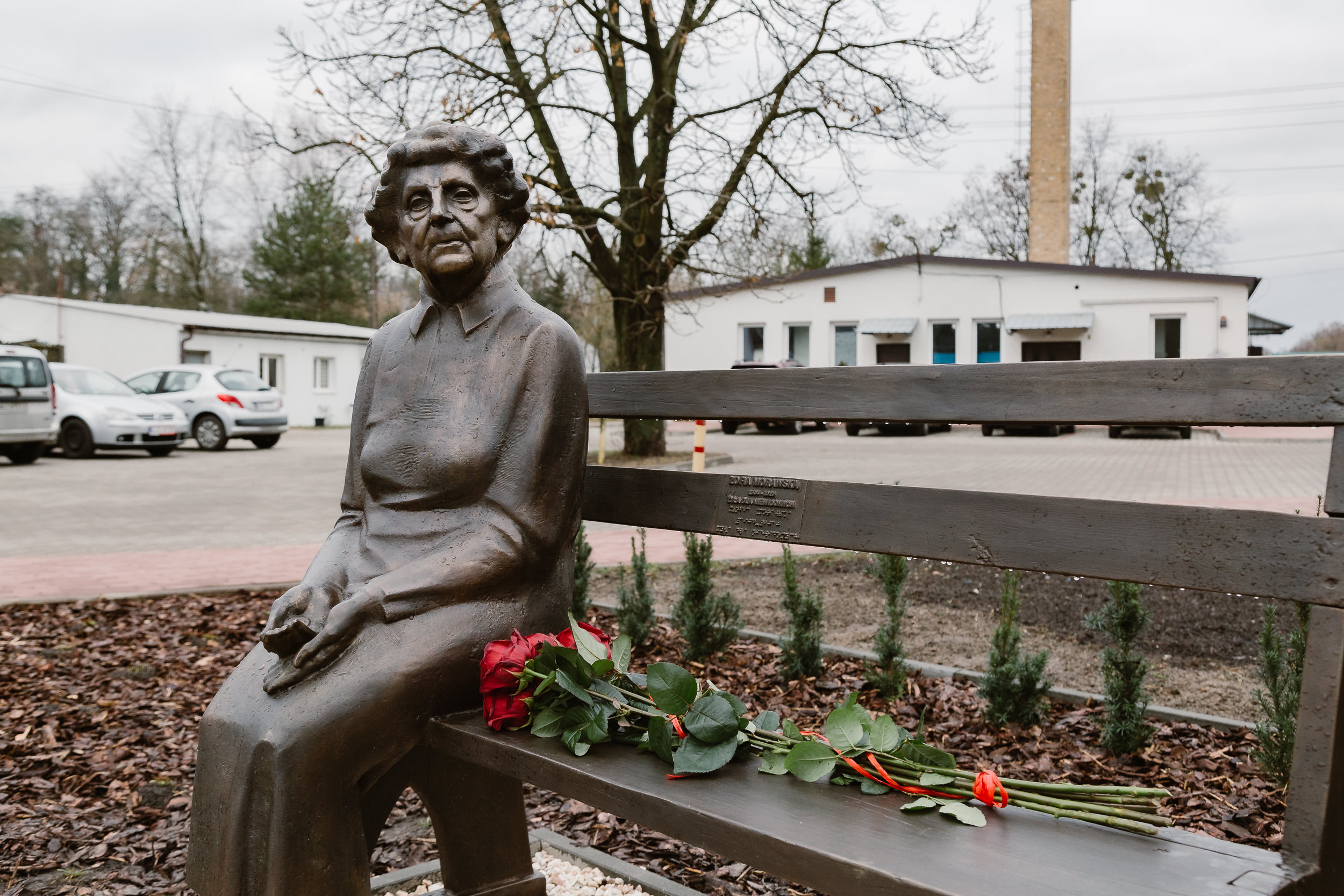 Widok na całą ławeczkę pani Zofii Morawskiej.