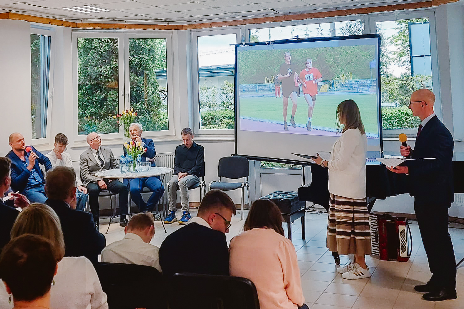 Trenerzy i sportowcy odpowiadają na pytania.