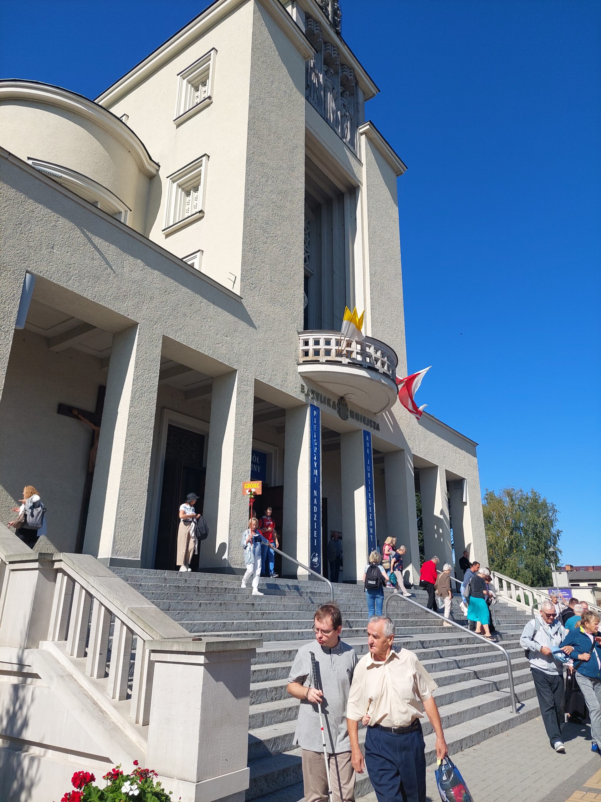 Fasada bazyliki w Niepokalanowie