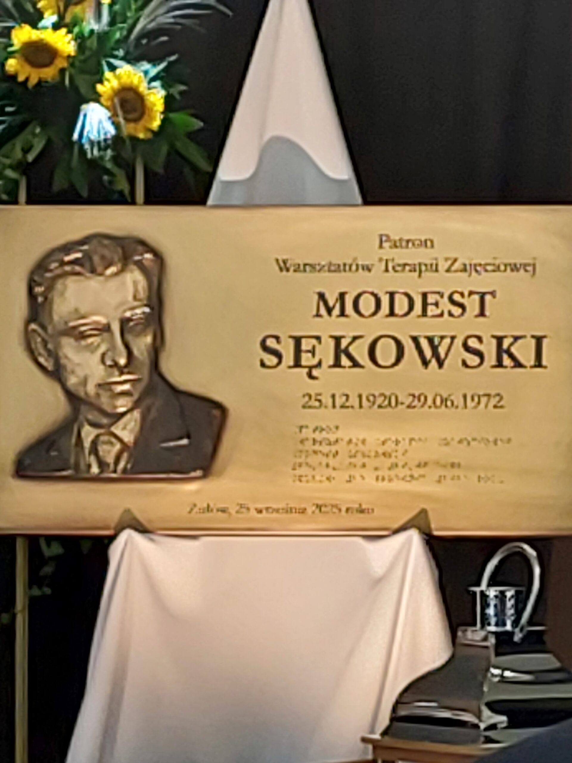 Tablica pamiątkowa Modesta Sękowskiego