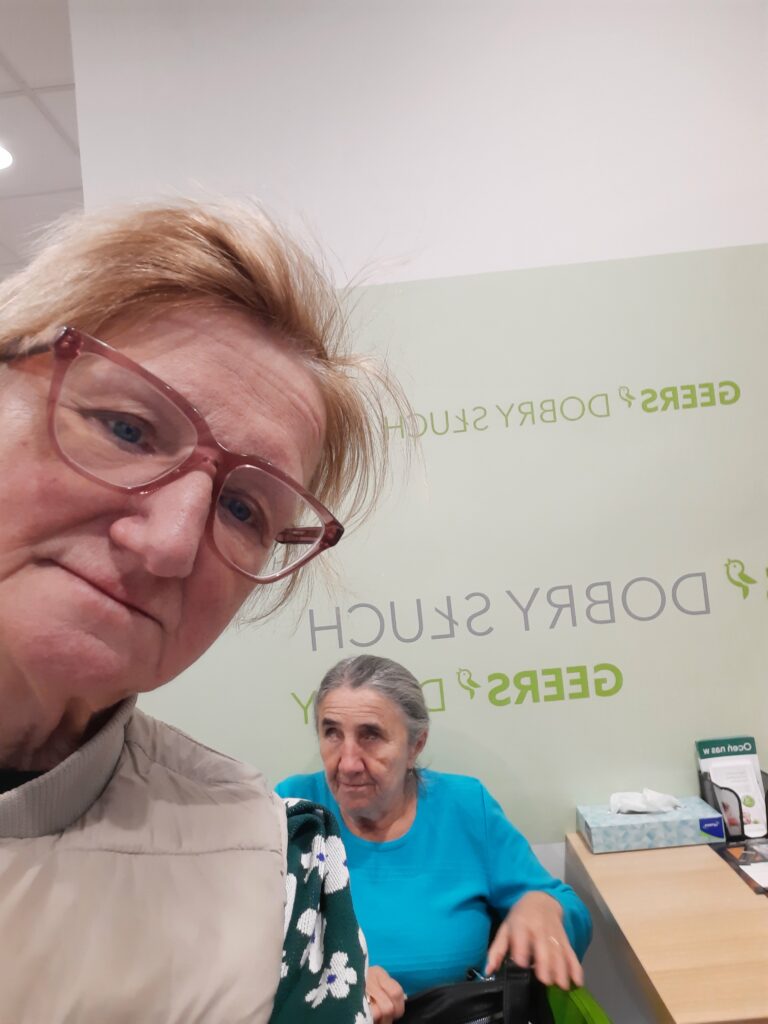 asystent z uczestnikiem przed specjalistyczną wizytą lekarską