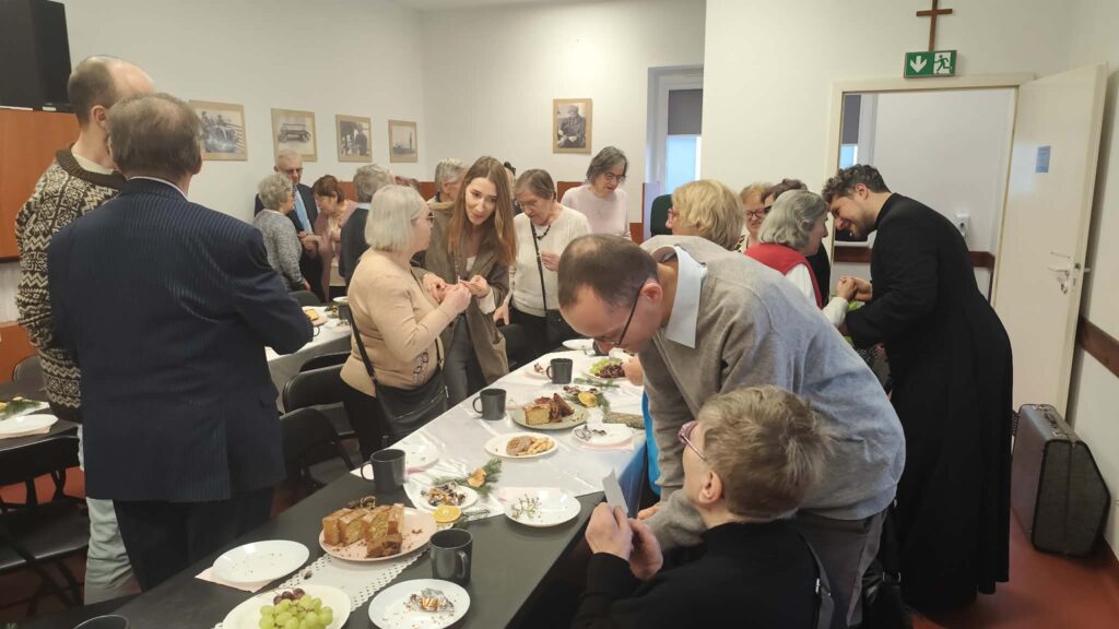 dzielenie się opłatkiem i składanie życzeń