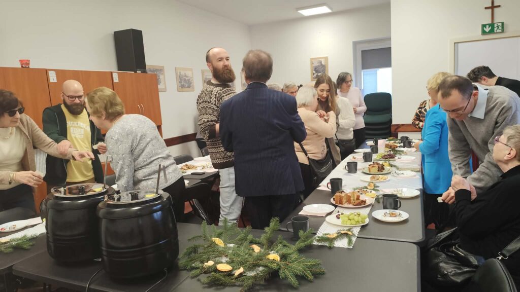 dzielenie się opłatkiem i składanie życzeń