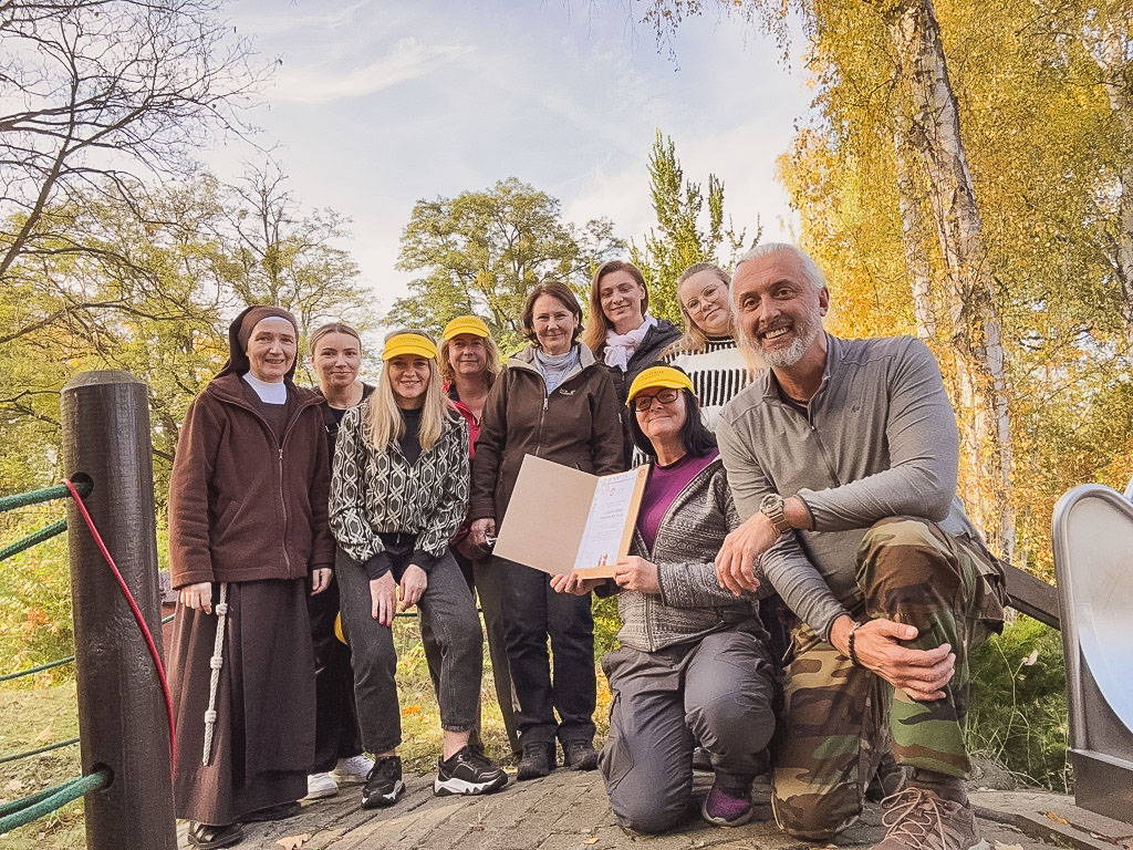 Grupa wolontariuszy po pracy.