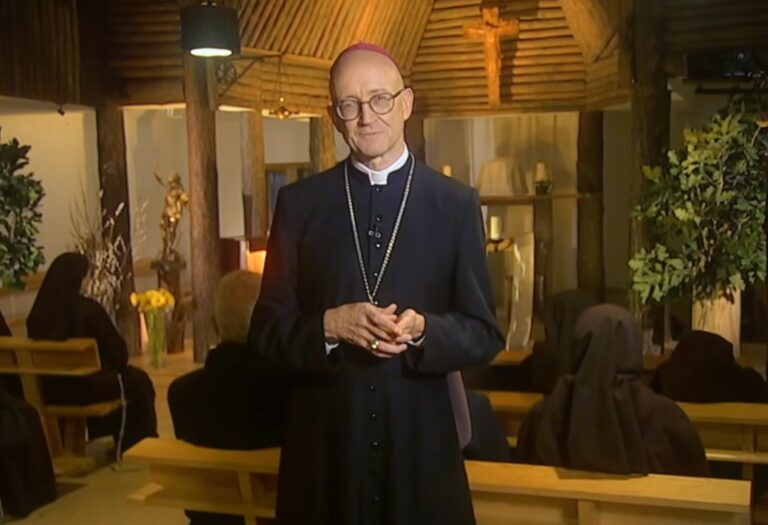 Arcybiskup Adrian Galbas w Kaplicy w Laskach