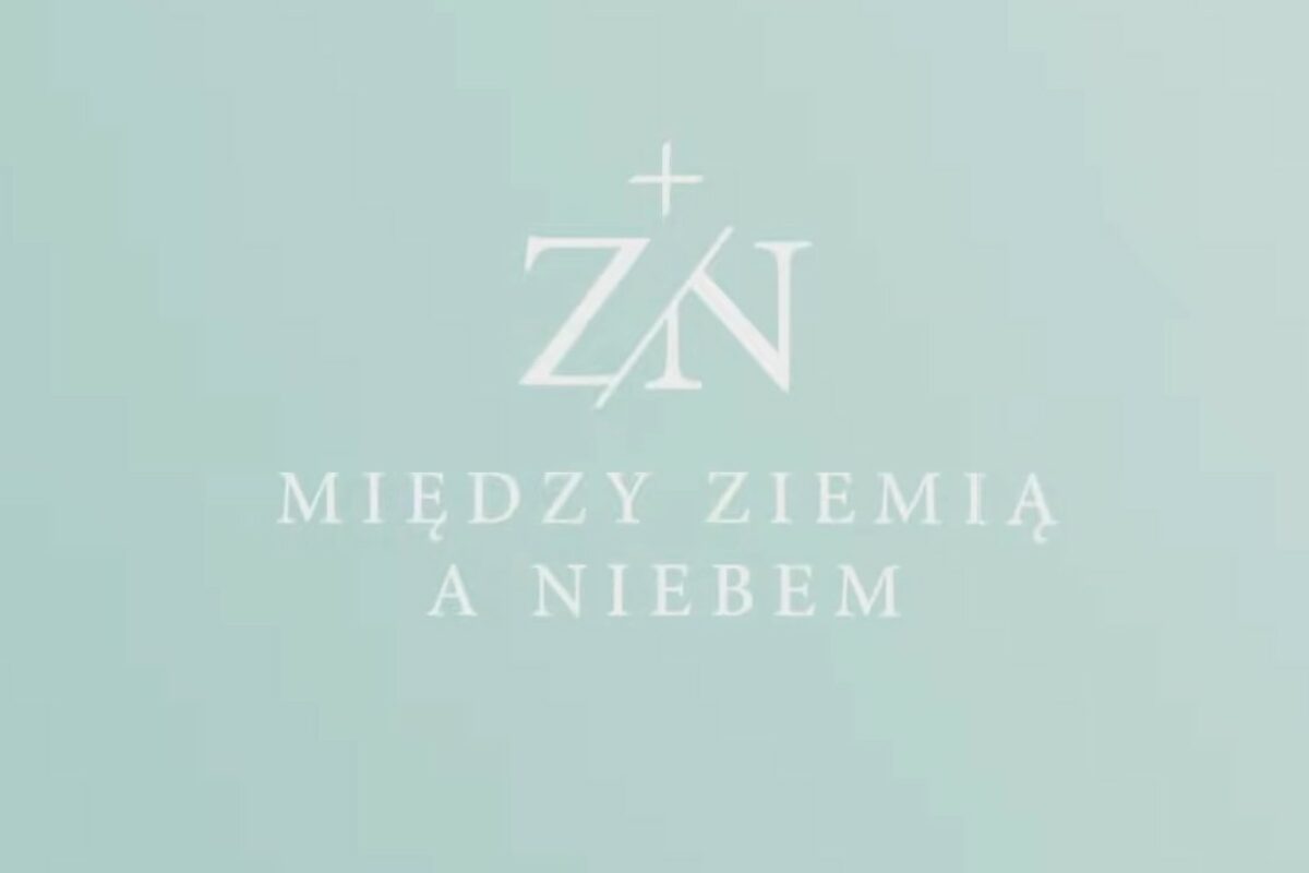 Między ziemią a niebem - logo programu
