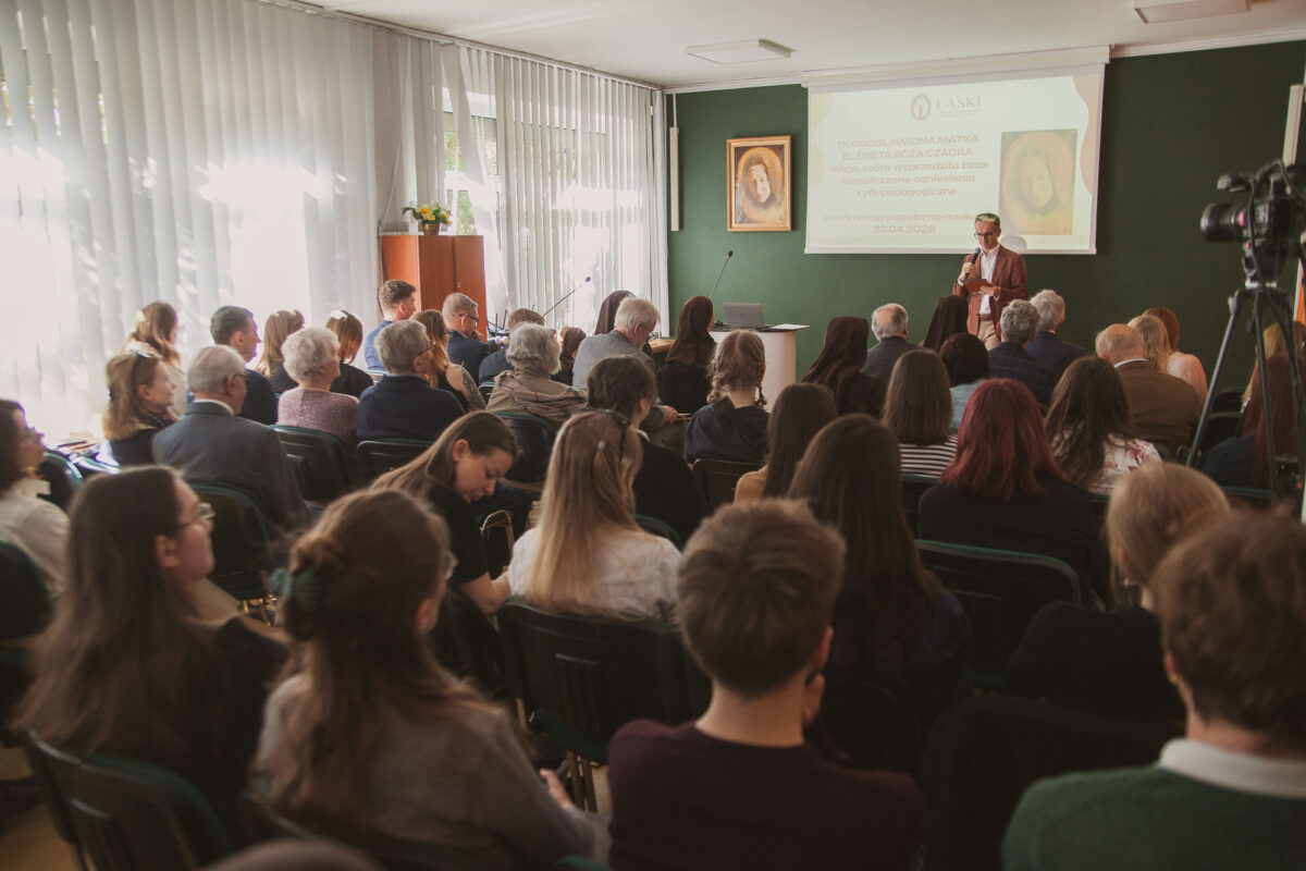 zdjęcie z konferencji w domu przyjaciół