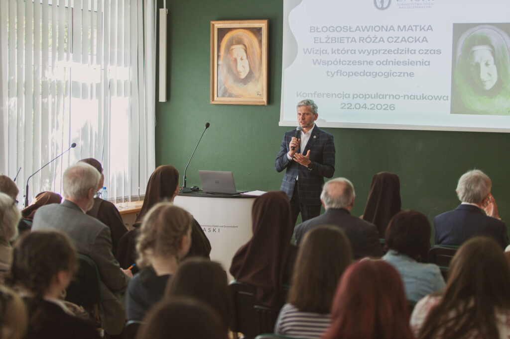 zdjęcie z konferencji w domu przyjaciół