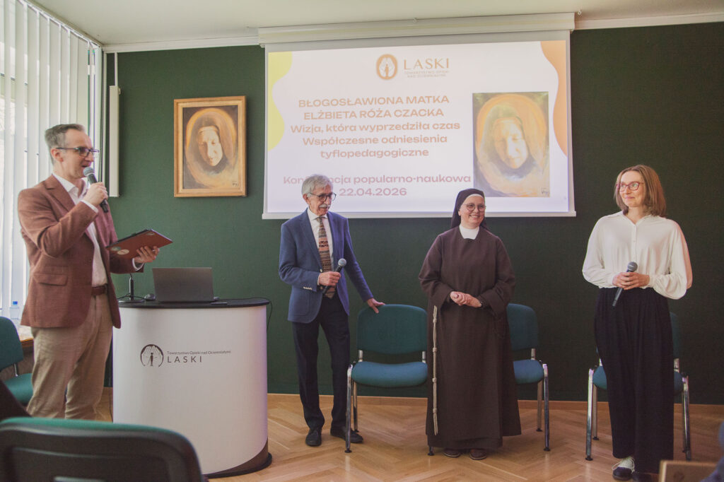 zdjęcie z konferencji w domu przyjaciół