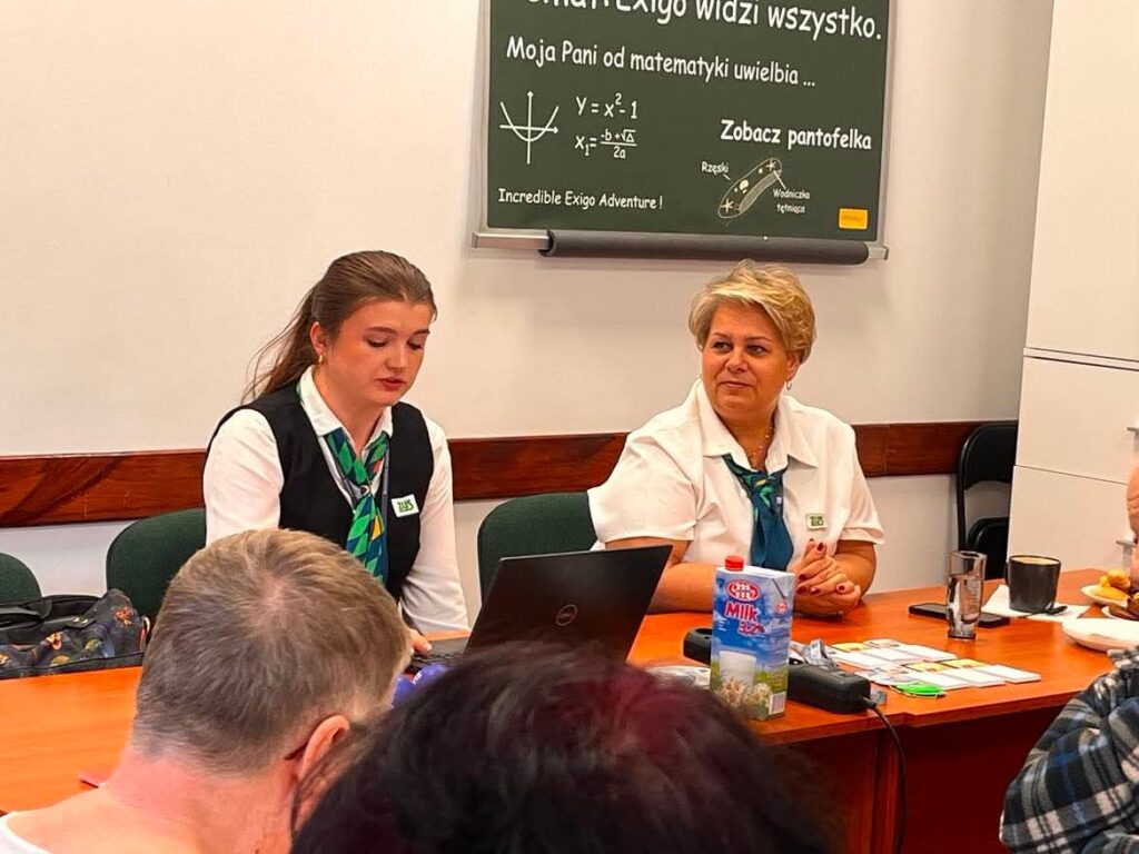 Pracownik ZUS Wola mówiący o świadczeniach otrzymywanych z ZUS